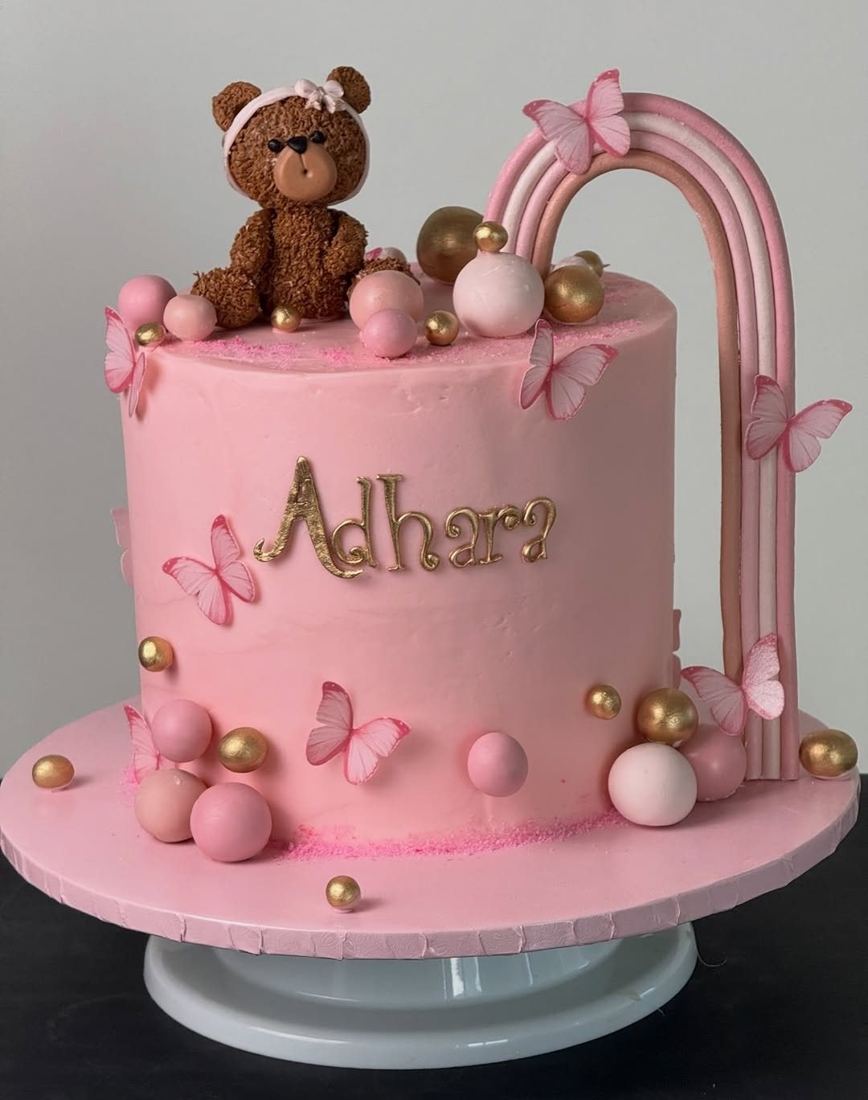 Torta rosada de baby shower con osito