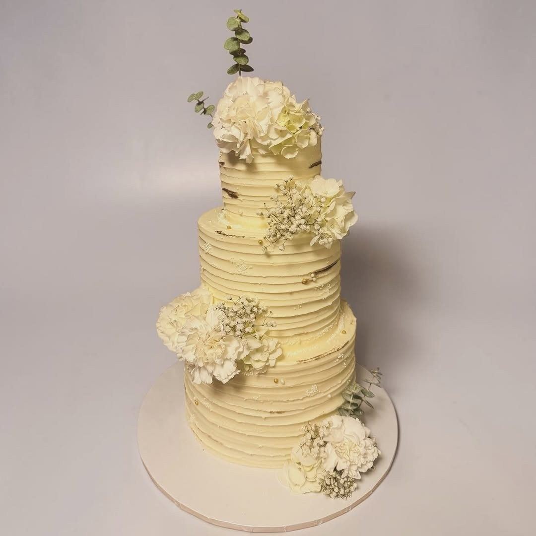 Torta de boda de tres pisos